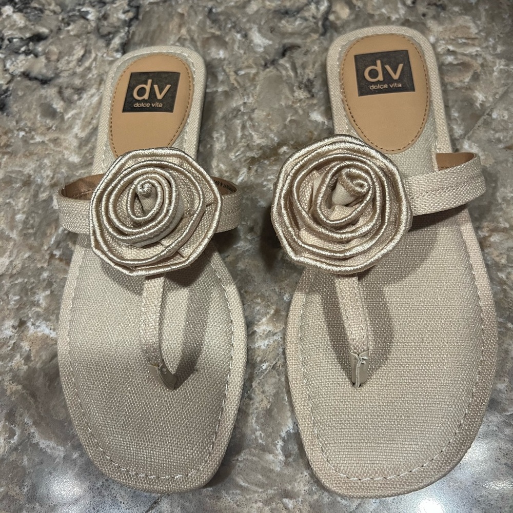 Dolce Vita Cream Sandals with Decorative Rosettes NWT Size 9